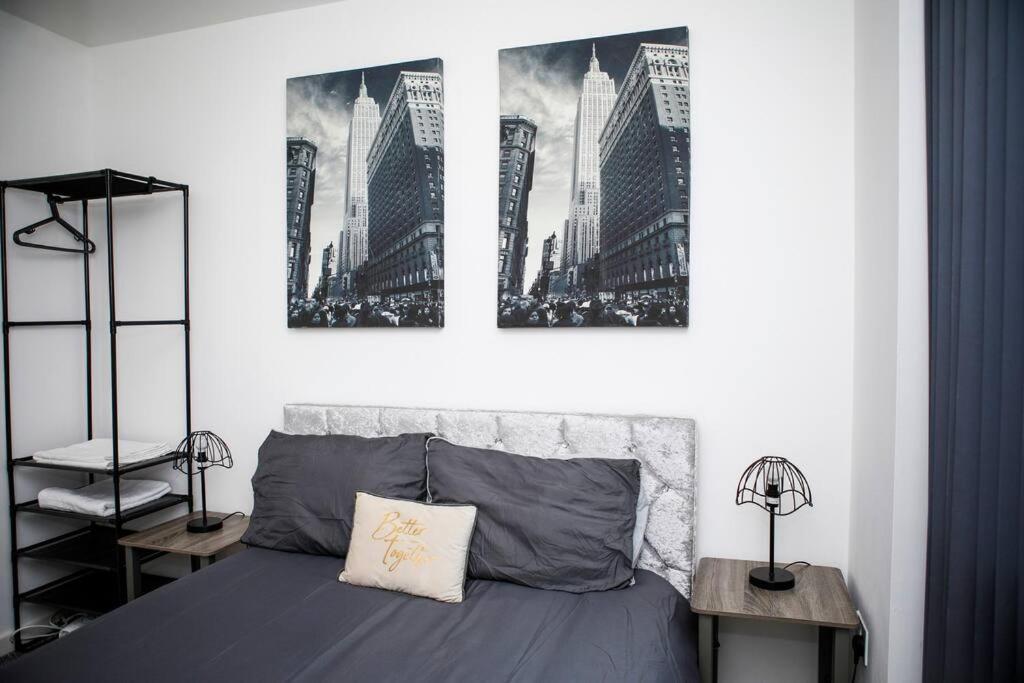 Stylish Two-Bedroom Salford Quays Apartment Манчестер Екстер'єр фото